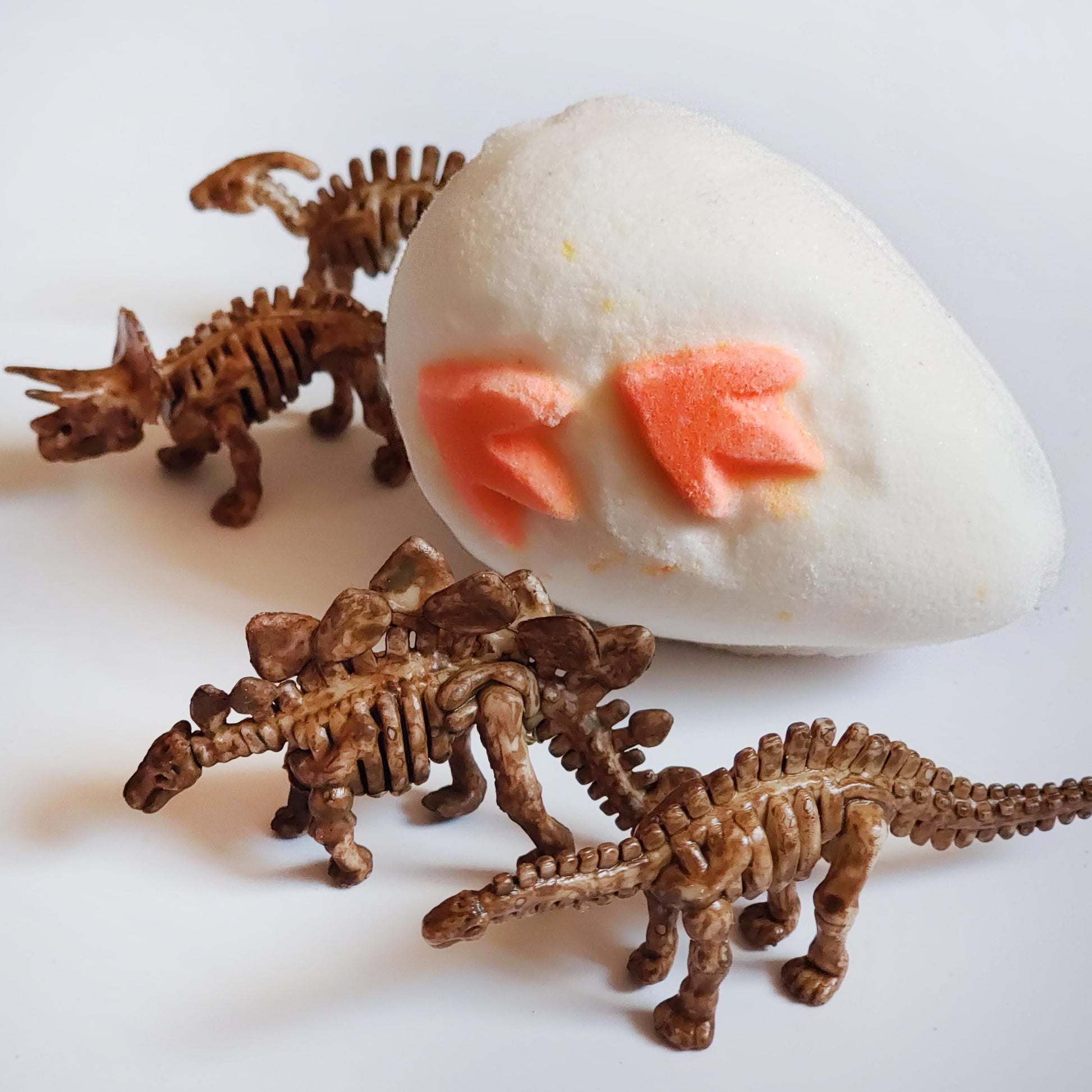 Dinosaur skeleton fossil surprise toy bath bomb
