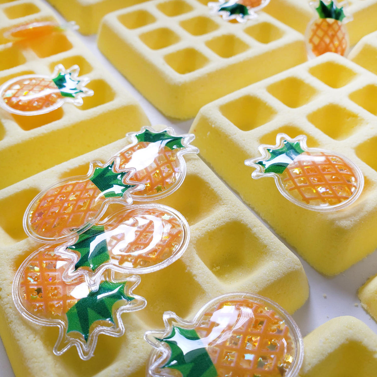 pineapple waffle bath bomb