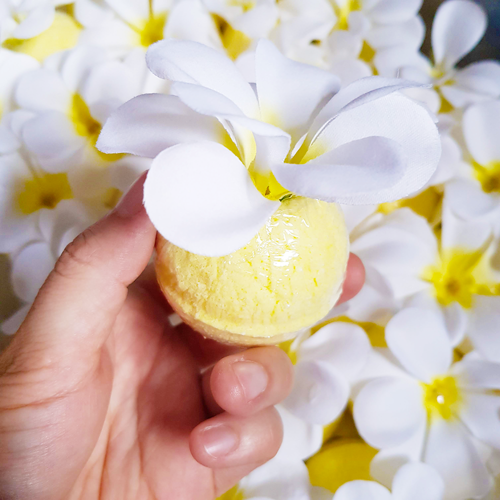 frangipani bath bomb with flower