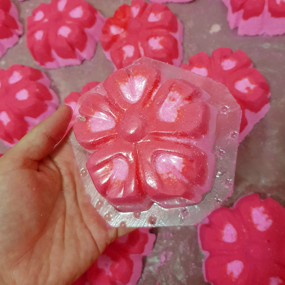 geranium flower essential oil bath bomb