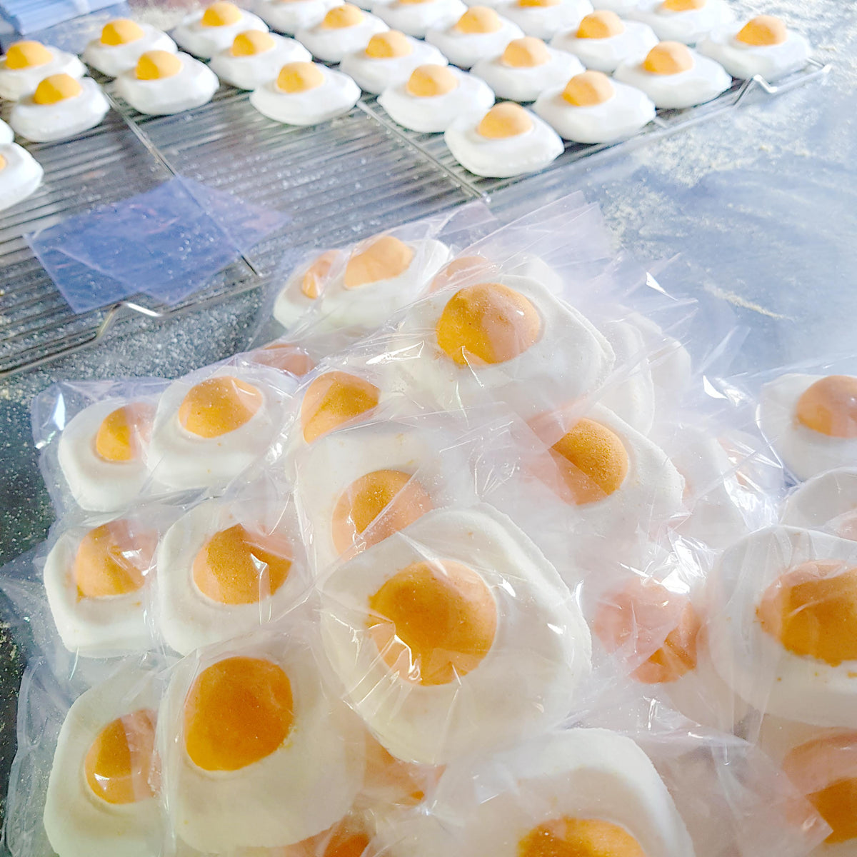 sunny side up egg Bath bomb mango and cream