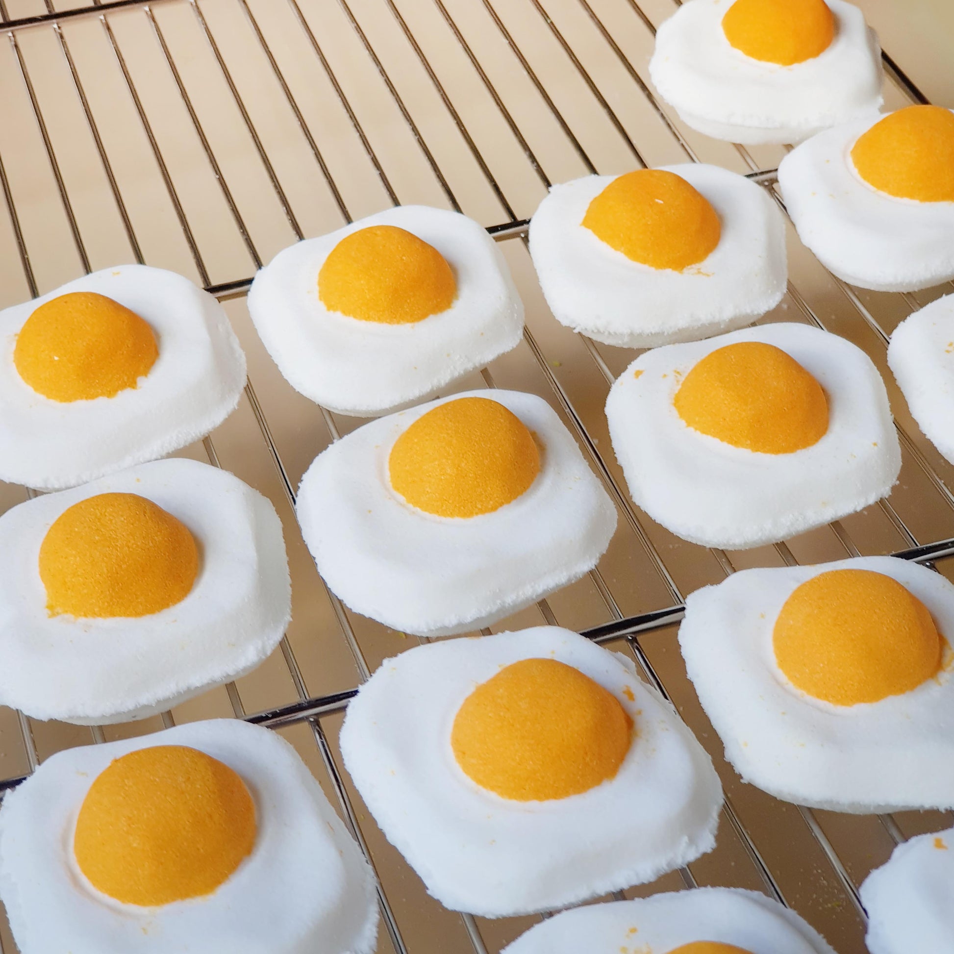 sunny side up egg Bath bomb mango and cream