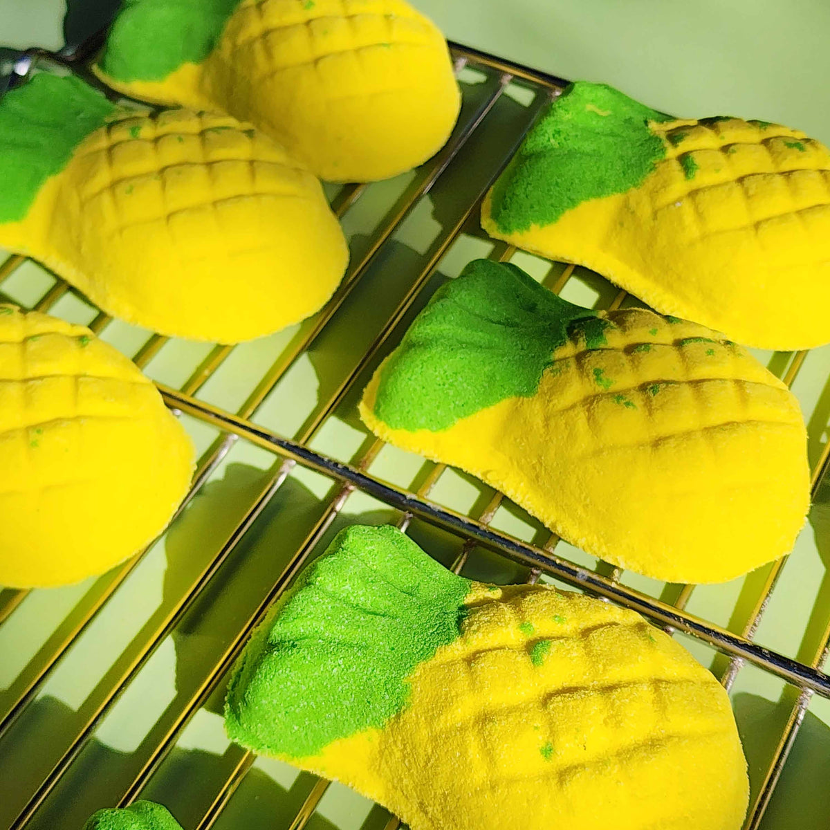 Pineapple Gummy Party Mix Bath Bomb