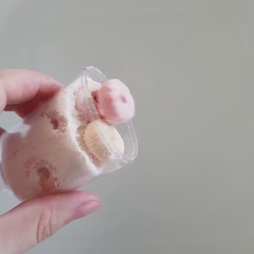Load video: Fruit Loop mini bath bombs with bath milk